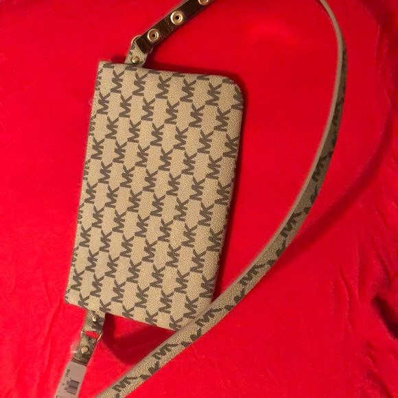 Michael Kors fanny gold tan size large